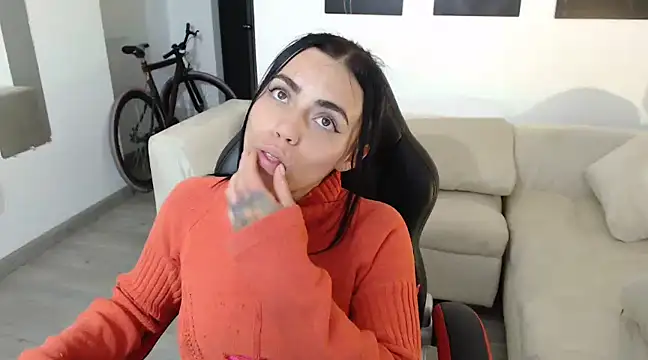 Snapshot of i_am_nina_ chatting on 12/27/24, 01:32 i am nina online show from 12/27/24, 01:32