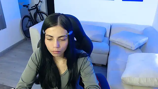 Snapshot of i_am_nina_ chatting on 01/14/25, 01:04 i am nina online show from 01/14/25, 01:04