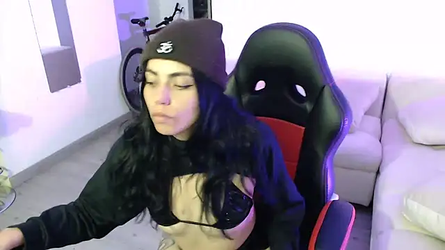 Snapshot of i_am_nina_ chatting on 01/18/25, 04:04 i am nina online show from 01/18/25, 04:04