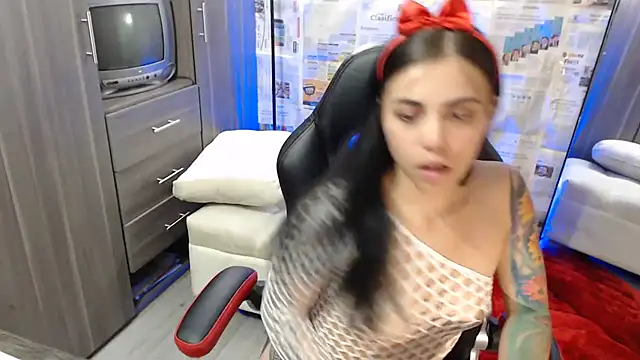 Snapshot of i_am_nina_ chatting on 02/15/25, 02:15 i am nina online show from 02/15/25, 02:15