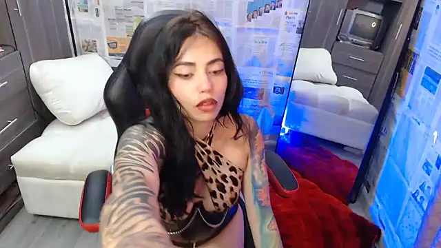 Snapshot of i_am_nina_ chatting on 02/17/25, 08:58 i am nina online show from 02/17/25, 08:58
