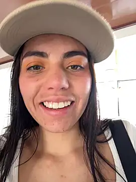 i am nina  online show from 11/22/25, 06:40