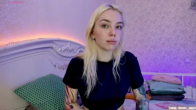 LillyMoure  online show from 12/05/24, 12:52