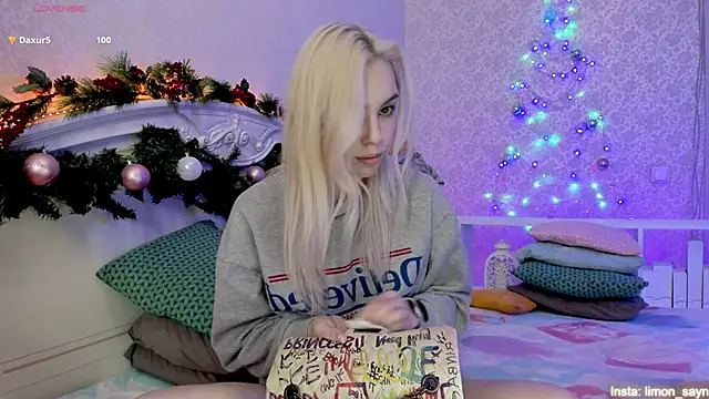 LillyMoure  online show from 12/10/24, 02:59