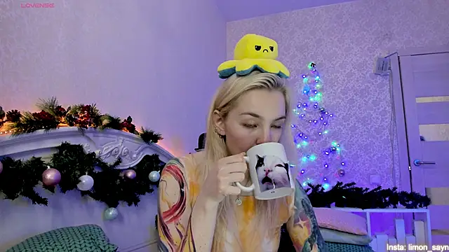 LillyMoure  online show from 12/23/24, 02:13