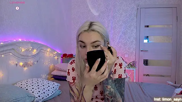 LillyMoure  online show from 10/09/25, 11:36