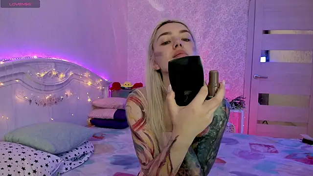 LillyMoure  online show from 10/13/25, 11:27