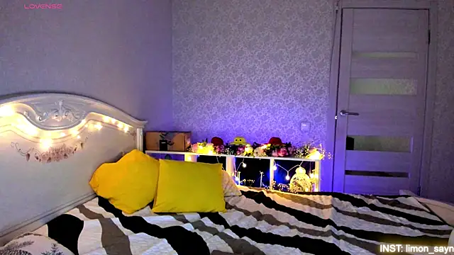 LillyMoure  online show from 07/20/26, 11:07