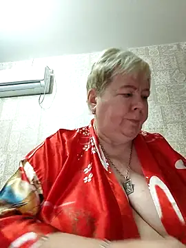 Snapshot of EffectFiona chatting on 09/18/25, 10:45 EffectFiona online show from 09/18/25, 10:45