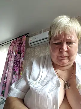 Snapshot of EffectFiona chatting on 09/22/25, 04:25 EffectFiona online show from 09/22/25, 04:25