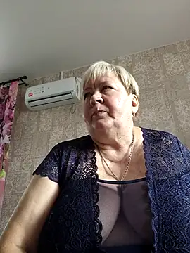 Snapshot of EffectFiona chatting on 09/26/25, 11:03 EffectFiona online show from 09/26/25, 11:03