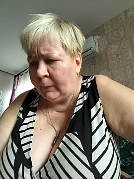 Snapshot of EffectFiona chatting on 09/30/25, 04:50 EffectFiona online show from 09/30/25, 04:50