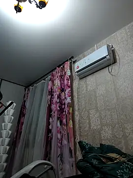 Snapshot of EffectFiona chatting on 09/30/25, 10:59 EffectFiona online show from 09/30/25, 10:59