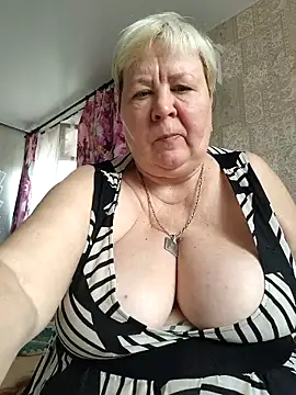 Snapshot of EffectFiona chatting on 10/02/25, 04:19 EffectFiona online show from 10/02/25, 04:19