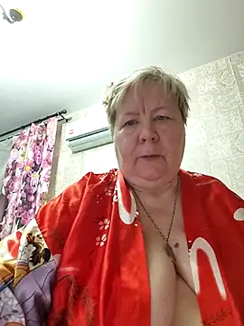 Snapshot of EffectFiona chatting on 10/09/25, 12:19 EffectFiona online show from 10/09/25, 12:19