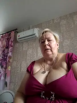 Snapshot of EffectFiona chatting on 10/20/25, 04:35 EffectFiona online show from 10/20/25, 04:35