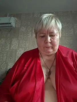 Snapshot of EffectFiona chatting on 10/25/25, 02:30 EffectFiona online show from 10/25/25, 02:30