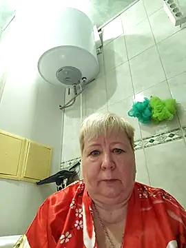 Snapshot of EffectFiona chatting on 10/30/25, 10:43 EffectFiona online show from 10/30/25, 10:43