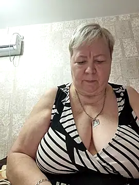 Snapshot of EffectFiona chatting on 11/02/25, 01:41 EffectFiona online show from 11/02/25, 01:41