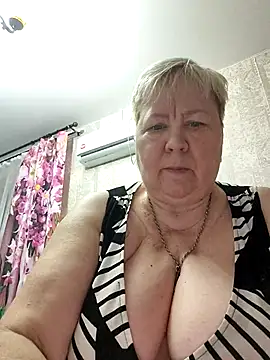 Snapshot of EffectFiona chatting on 11/03/25, 01:40 EffectFiona online show from 11/03/25, 01:40