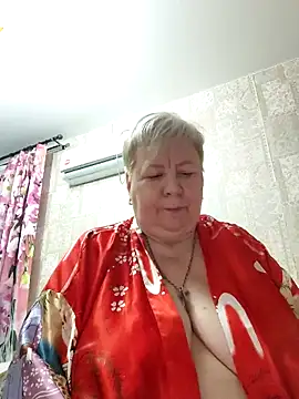 Snapshot of EffectFiona chatting on 11/07/25, 10:54 EffectFiona online show from 11/07/25, 10:54