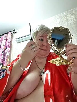 Snapshot of EffectFiona chatting on 11/15/25, 10:48 EffectFiona online show from 11/15/25, 10:48