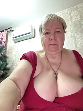 Snapshot of EffectFiona chatting on 12/16/25, 01:21 EffectFiona online show from 12/16/25, 01:21