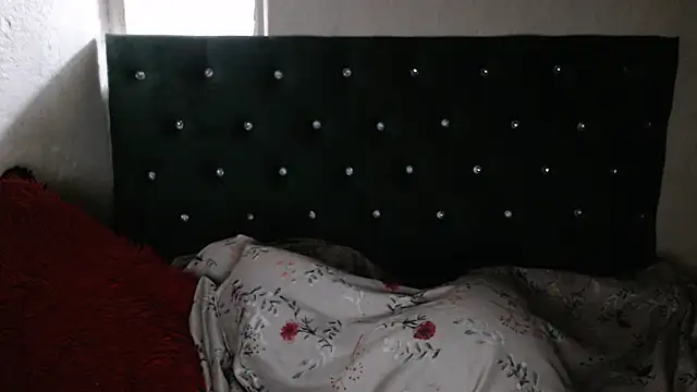 Snapshot of NatlilBooty chatting on 10/30/25, 01:29 NatlilBooty online show from 10/30/25, 01:29