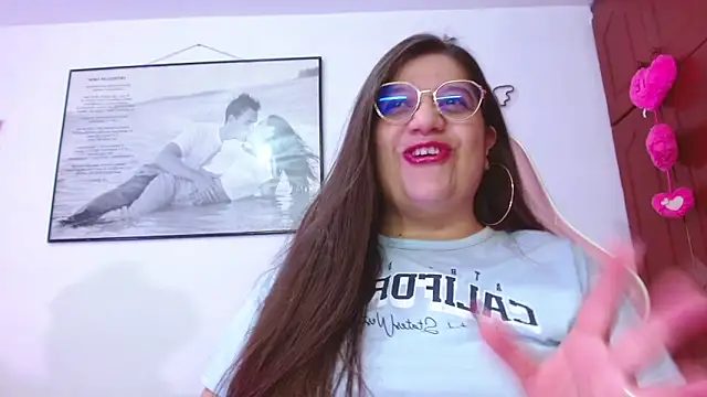 Snapshot of Amelie_Rousell chatting on 10/21/25, 10:21 Amelie Rousell online show from 10/21/25, 10:21