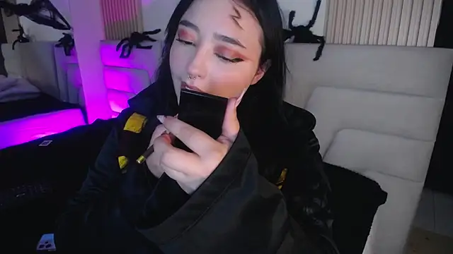 Miss Loise online show from 10/31/25, 03:51