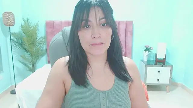 sophia hadid online show from 11/25/25, 08:09