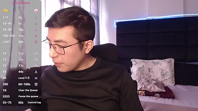 andrewmhilton  online show from 11/17/25, 07:08