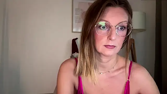 Snapshot of HornyJudith chatting on 12/15/25, 07:01 HornyJudith online show from 12/15/25, 07:01