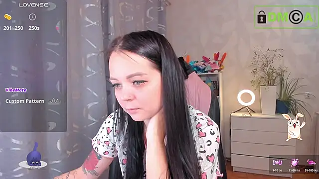 Snapshot of AnnyHoney_ chatting on 09/28/25, 02:44 AnnyHoney  online show from 09/28/25, 02:44