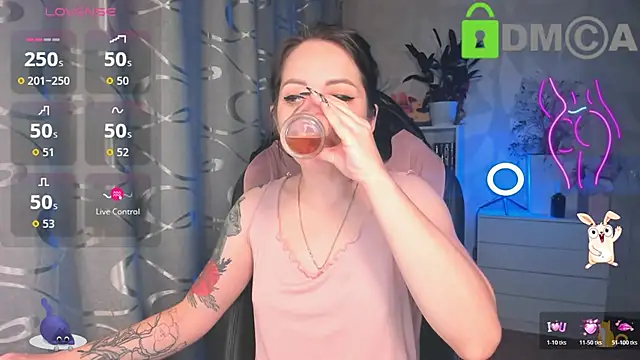 Snapshot of AnnyHoney_ chatting on 10/24/25, 12:19 AnnyHoney  online show from 10/24/25, 12:19