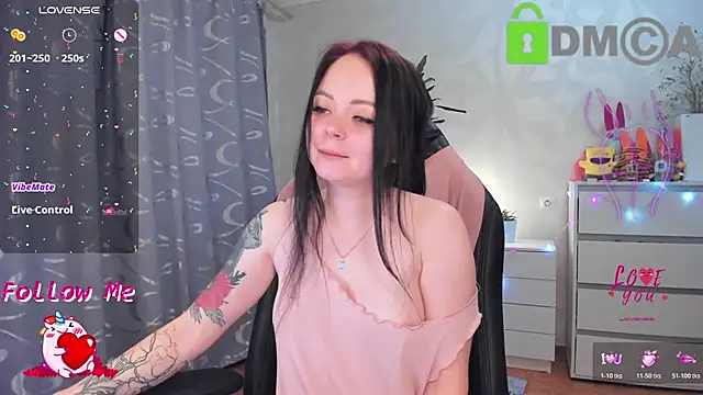 Snapshot of AnnyHoney_ chatting on 12/05/25, 08:01 AnnyHoney online show from 12/05/25, 08:01