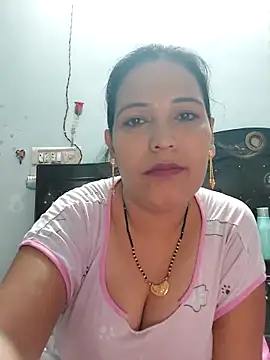 Snapshot of Poojabhabi101 chatting on 09/13/25, 05:18 Poojabhabi101 online show from 09/13/25, 05:18