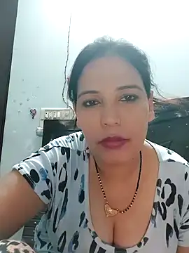 Snapshot of Poojabhabi101 chatting on 09/16/25, 05:52 Poojabhabi101 online show from 09/16/25, 05:52