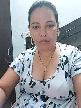 Snapshot of Poojabhabi101 chatting on 09/18/25, 06:15 Poojabhabi101 online show from 09/18/25, 06:15