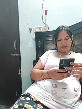 Snapshot of Poojabhabi101 chatting on 10/04/25, 05:16 Poojabhabi101 online show from 10/04/25, 05:16