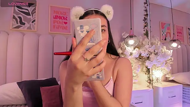 Snapshot of cute__cherry_ chatting on 10/29/25, 10:11 cute cherry online show from 10/29/25, 10:11