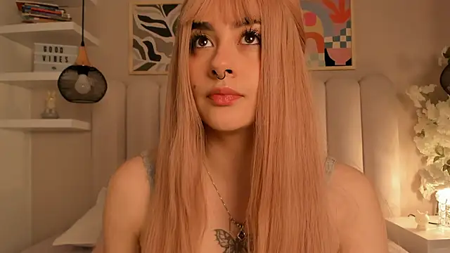 Snapshot of cute__cherry_ chatting on 12/14/25, 12:10 cute cherry online show from 12/14/25, 12:10