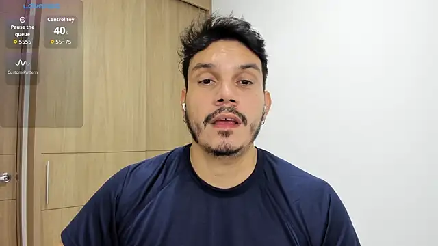 Snapshot of alejandro_stark chatting on 10/21/25, 04:24 alejandro stark online show from 10/21/25, 04:24