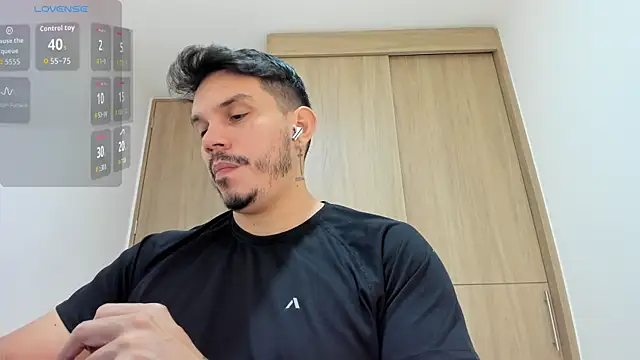 Snapshot of alejandro_stark chatting on 10/28/25, 03:58 alejandro stark online show from 10/28/25, 03:58