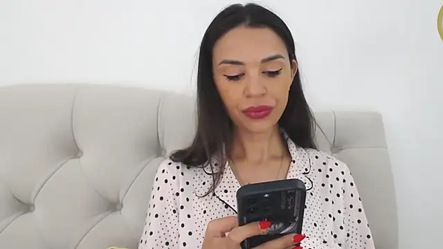 Snapshot of Mika_Gold chatting on 09/16/25, 10:27 Mika Gold online show from 09/16/25, 10:27