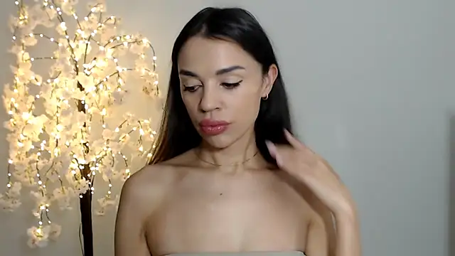 Snapshot of Mika_Gold chatting on 09/26/25, 10:30 Mika Gold online show from 09/26/25, 10:30