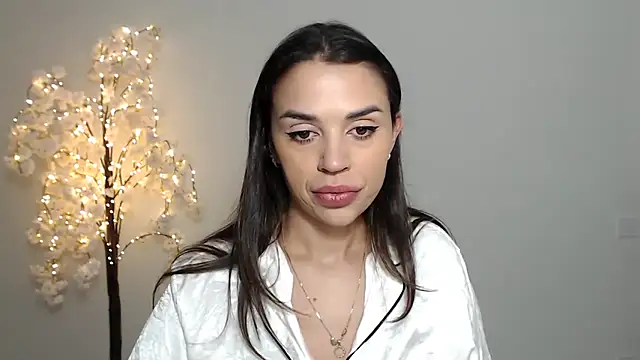 Snapshot of Mika_Gold chatting on 10/01/25, 10:10 Mika Gold online show from 10/01/25, 10:10