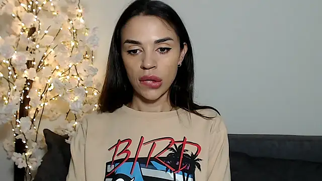 Snapshot of Mika_Gold chatting on 10/11/25, 10:36 Mika Gold online show from 10/11/25, 10:36