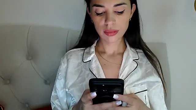 Snapshot of Mika_Gold chatting on 10/20/25, 06:08 Mika Gold online show from 10/20/25, 06:08