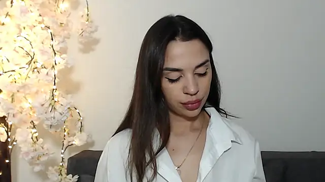 Snapshot of Mika_Gold chatting on 10/30/25, 04:41 Mika Gold online show from 10/30/25, 04:41